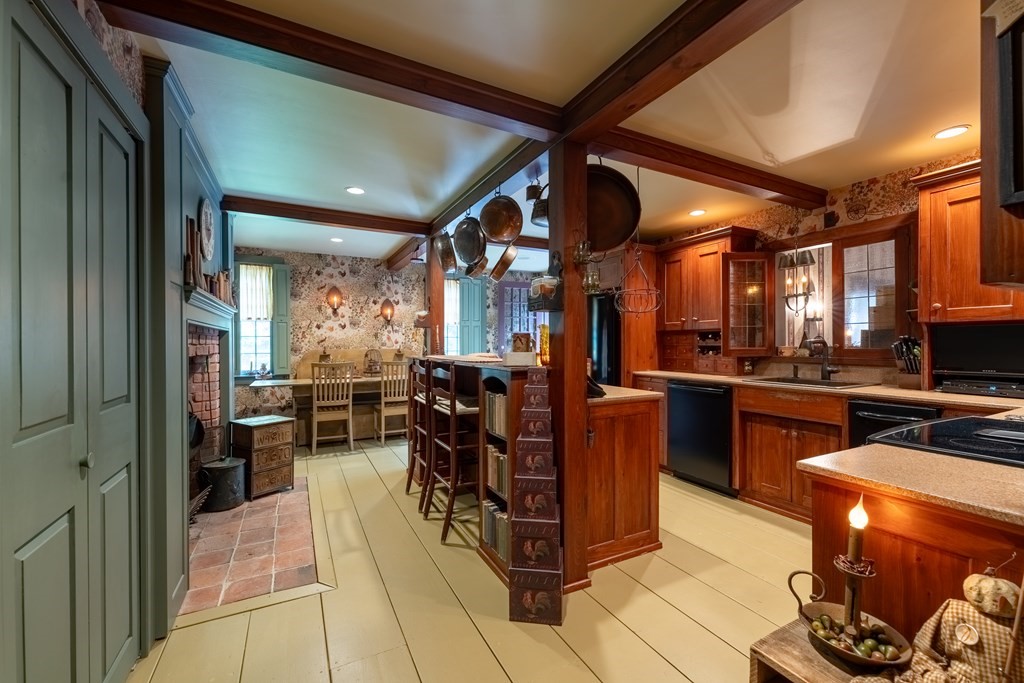 23 North Brookfield Road Spencer, MA 01562 - Photo 4 of 35 Gallery Image 4