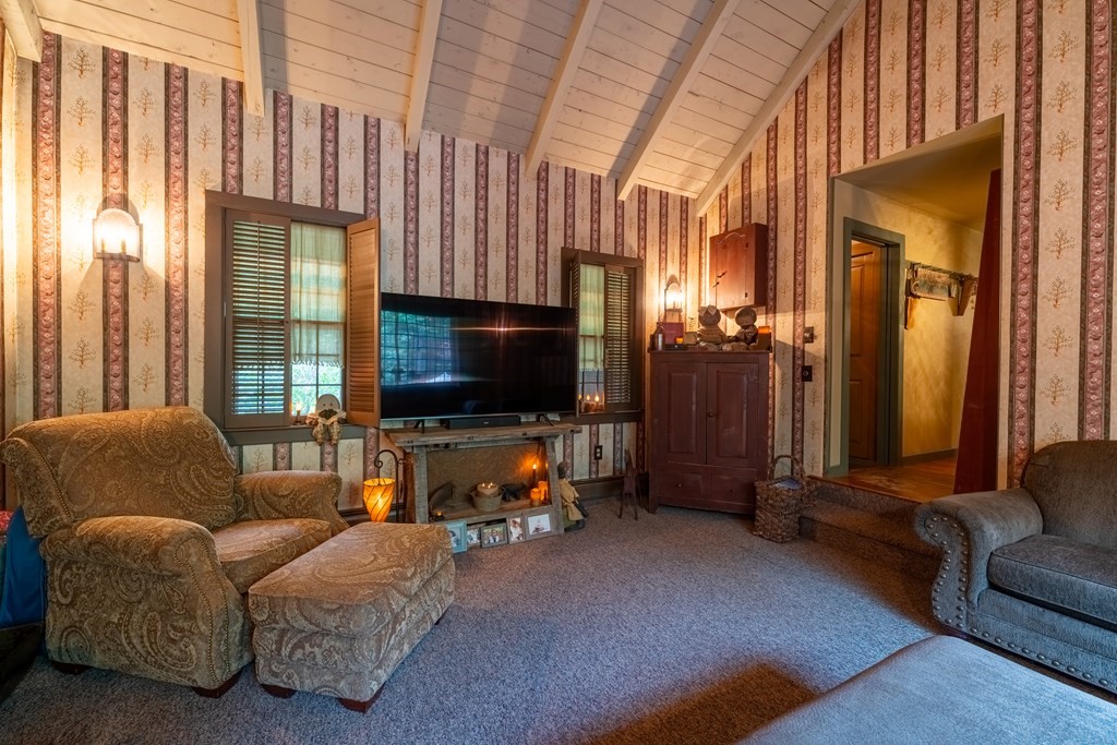 23 North Brookfield Road Spencer, MA 01562 - Photo 8 of 35 Gallery Image 8