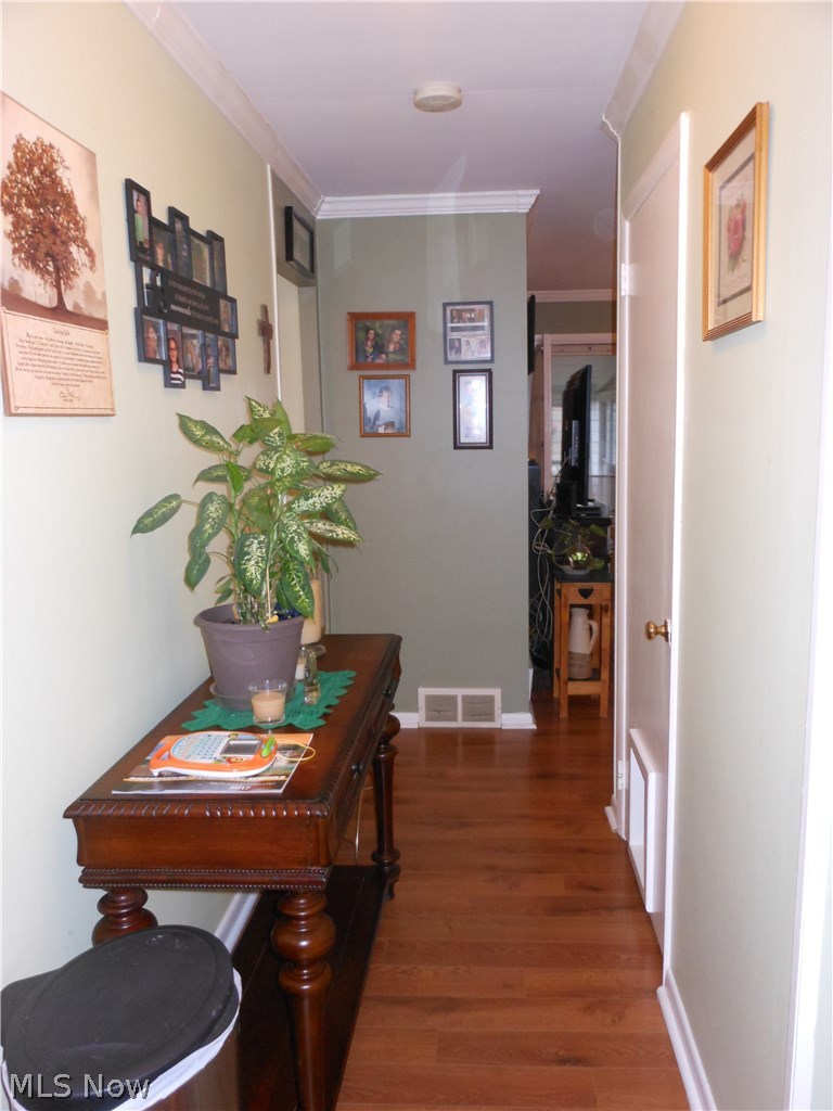 5007 South Sedgewick Road Cleveland, OH 44124 - Photo 2 of 25 Gallery Image 2