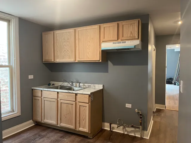 $1,350 | 648 West 60th Street, Unit 2, Chicago, IL 60621