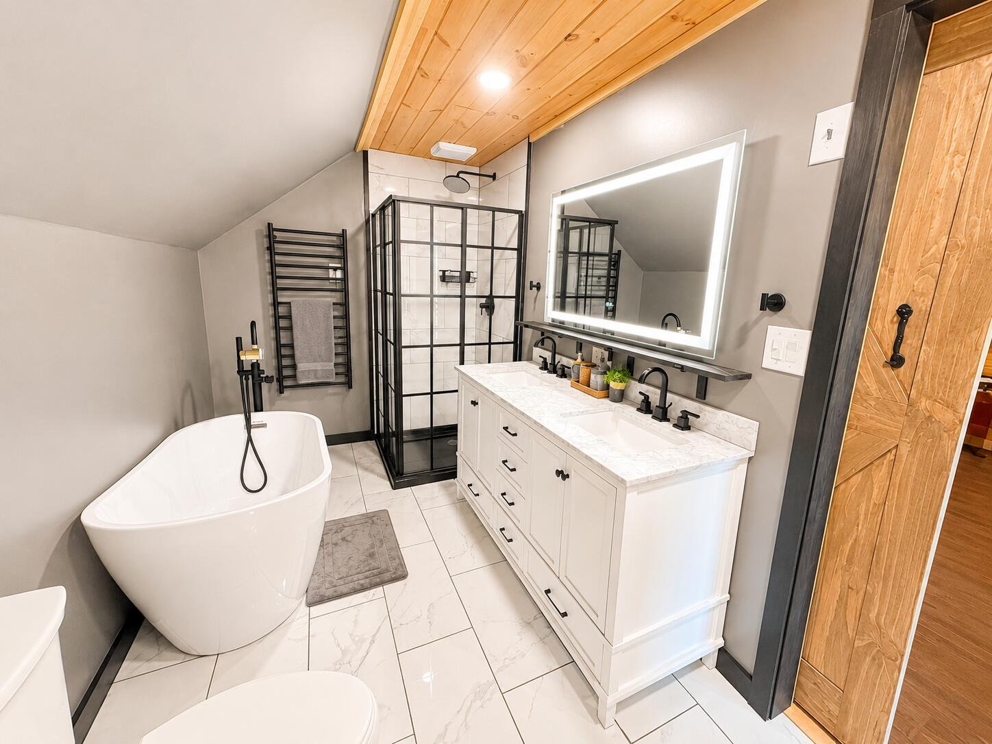967 Newbury Neck Road Surry, ME 04684 - Photo 23 of 46 Primary suite bathroom