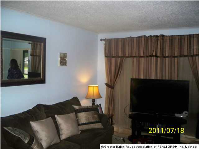 12588 Delores Drive Baton Rouge, LA 70814 - Photo 2 of 5
