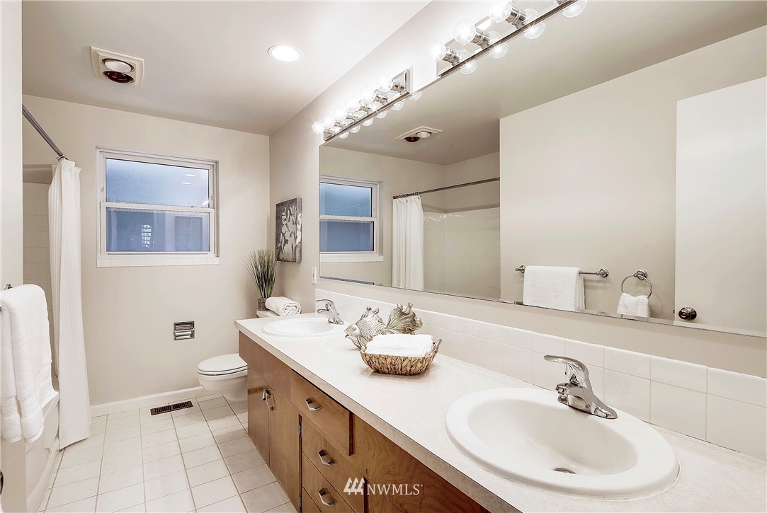 7428 Gatewood Road Southwest Seattle, WA 98136 - Photo 14 of 25 Gallery Image 14