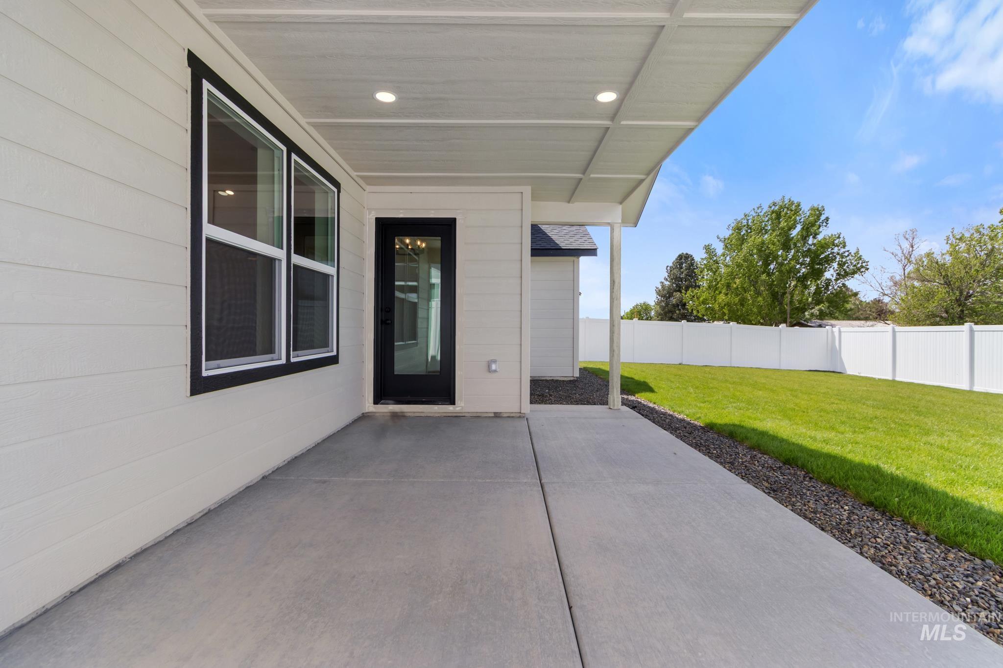 321 North 11th Street Parma, ID 83660 - Photo 35 of 36 Covered patio featuring recessed lighting and a concrete surface