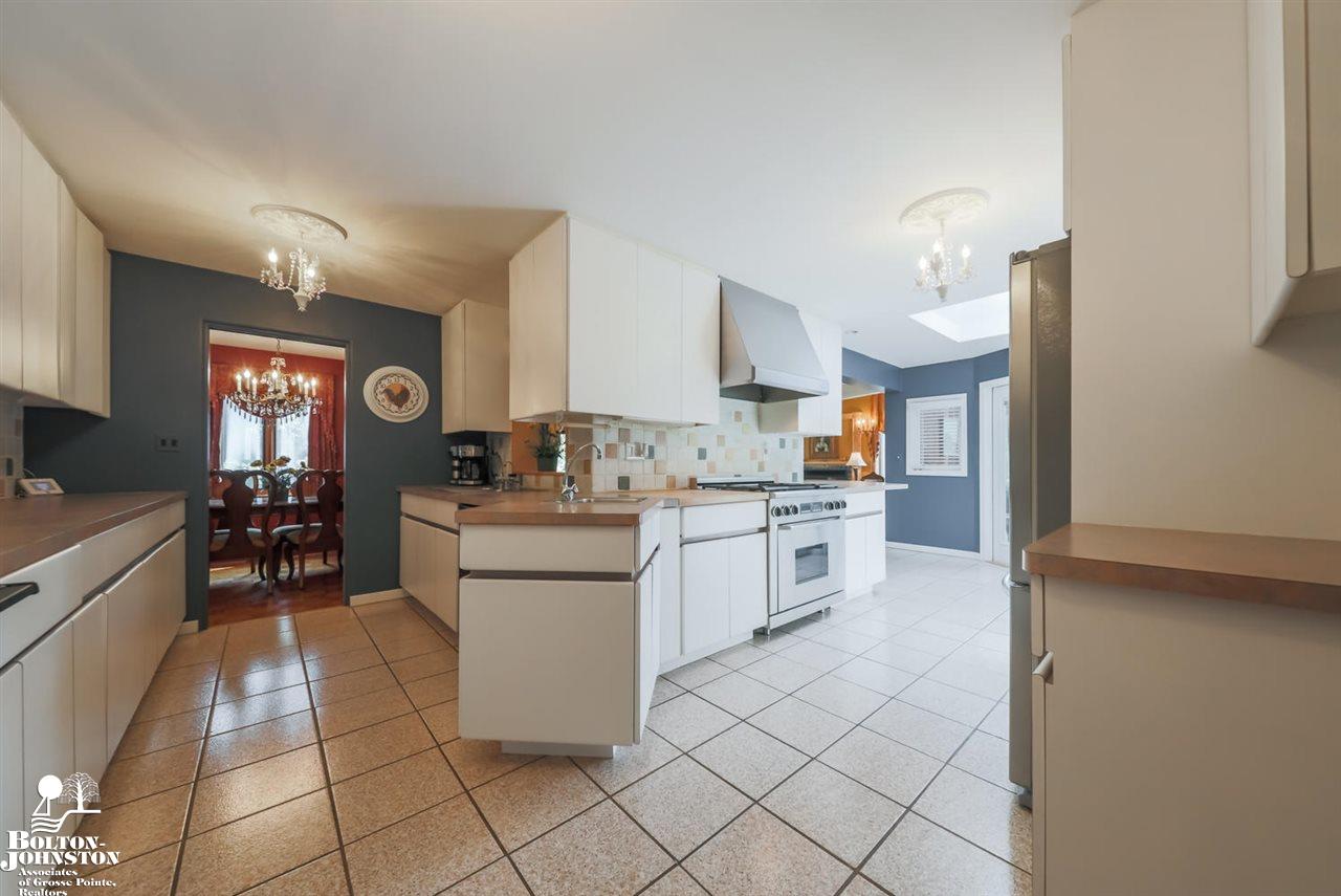 1067 Devonshire Road Grosse Pointe Park, MI 48230 - Photo 19 of 58