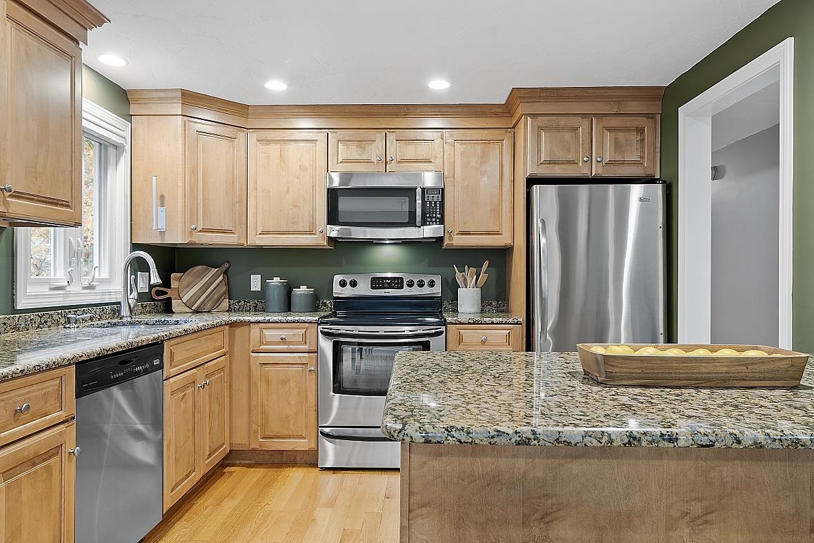 131 Conant Road Nashua, NH 03062 - Photo 12 of 40