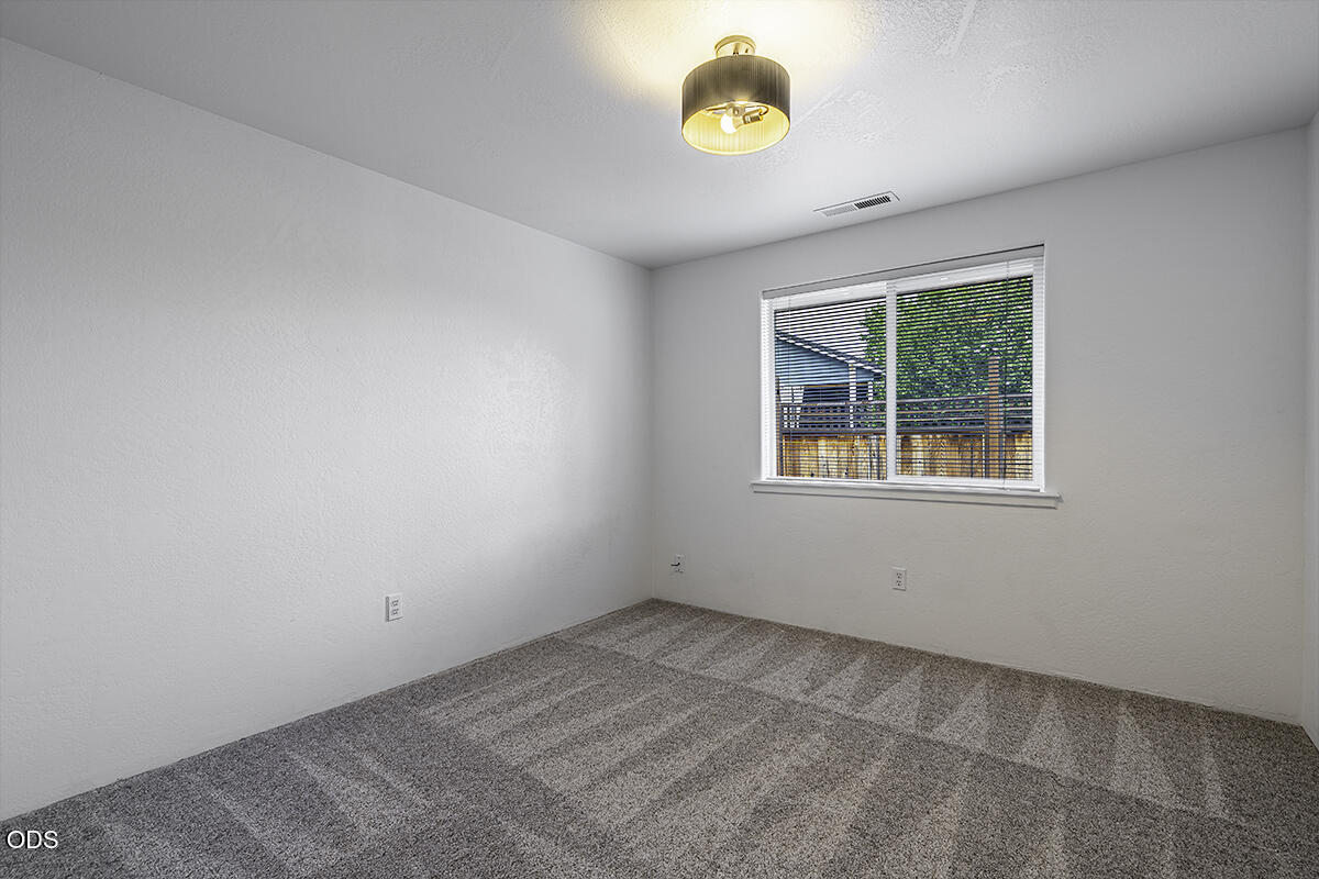1118 Angela Court Central Point, OR 97502 - Photo 19 of 22