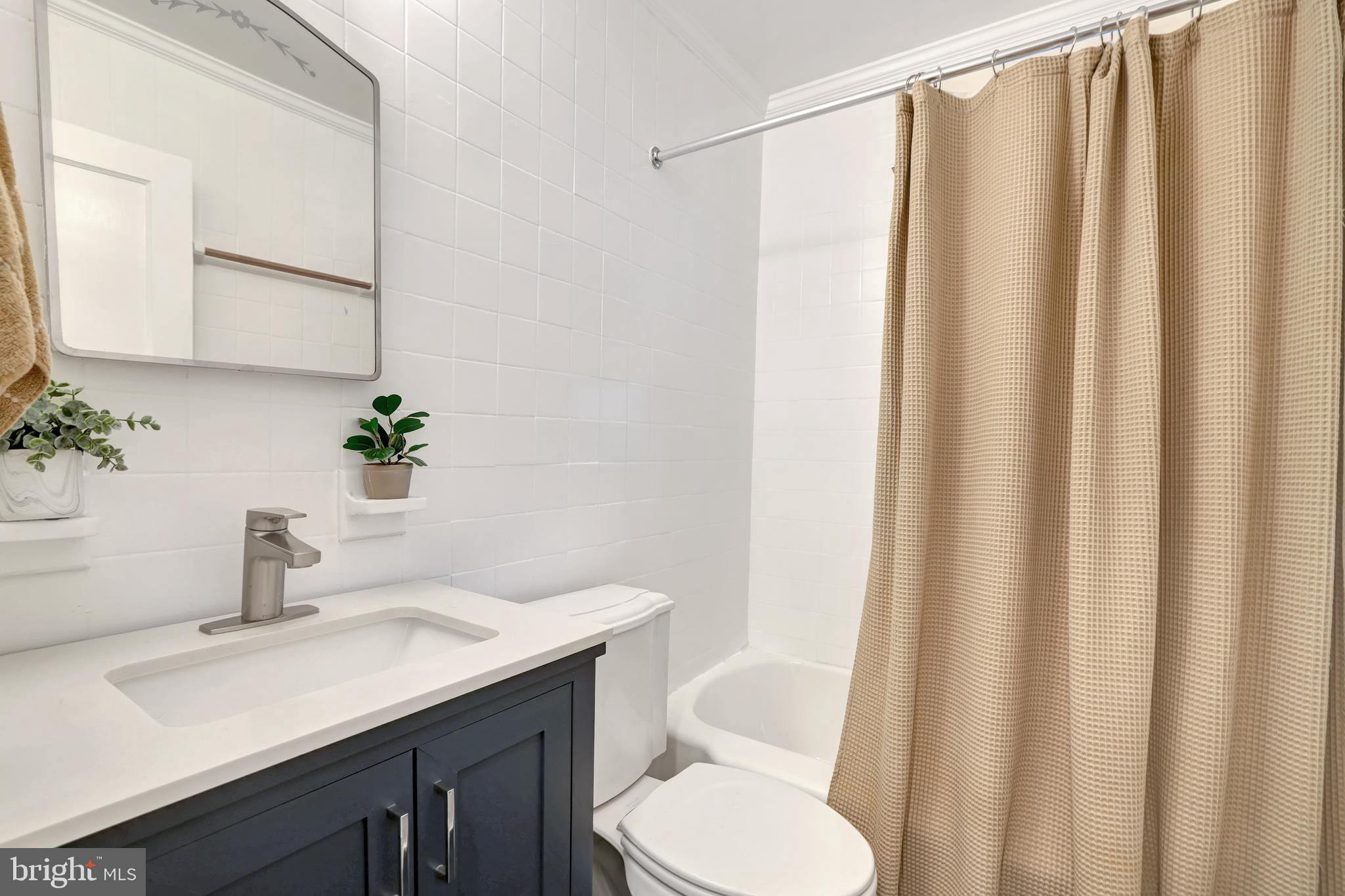 10700 Hayes Avenue Silver Spring, MD 20902 - Photo 16 of 38 1st floor Bath with tub