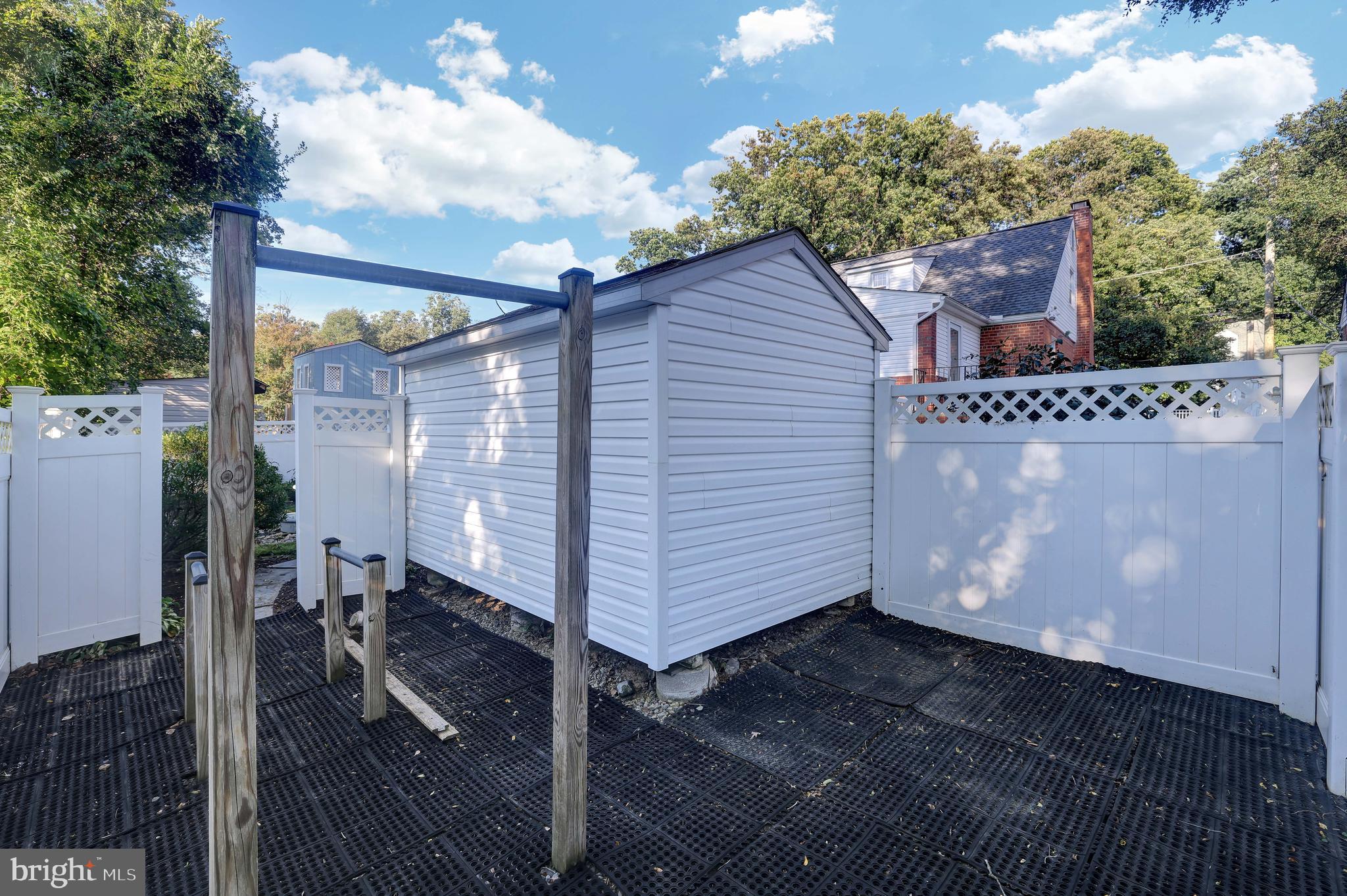 10700 Hayes Avenue Silver Spring, MD 20902 - Photo 32 of 38 Padded exercise area