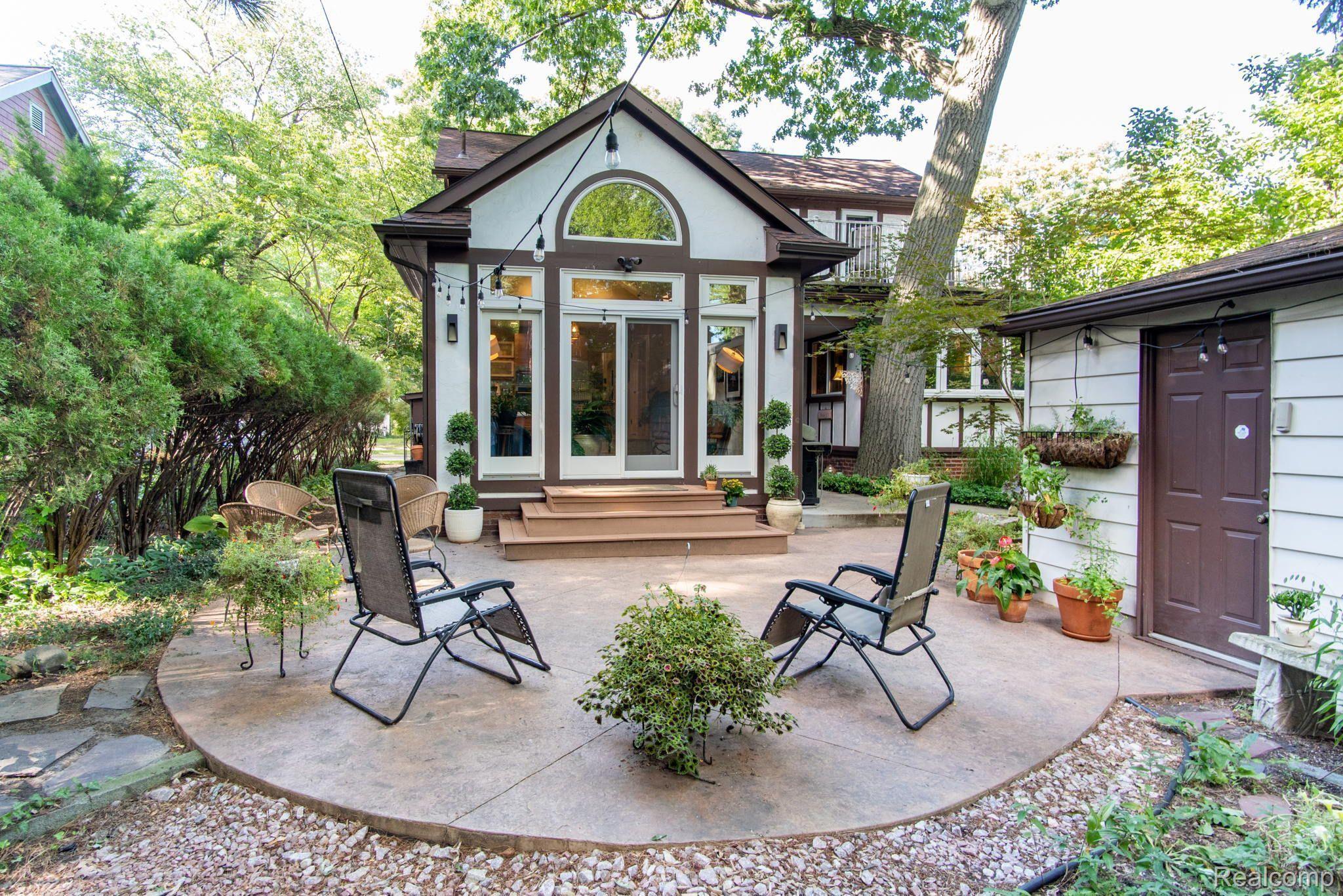 18 Sylvan Avenue Pleasant Ridge, MI 48069 - Photo 48 of 56 Stone patio - Entertaining area