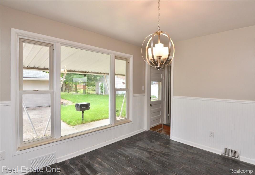 36762 Greenbush Road Wayne, MI 48184 - Photo 4 of 21 fullsizeoutput_23f0.jpeg