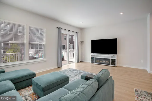 $629,900 | 18351 Moss Garden Road, Dumfries, VA 22026