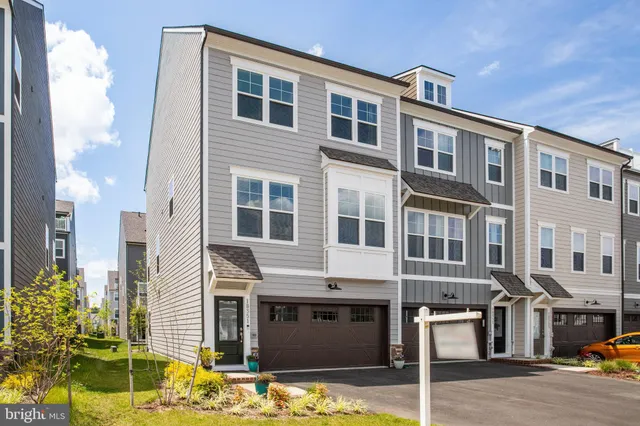 $629,900 | 18351 Moss Garden Road, Dumfries, VA 22026