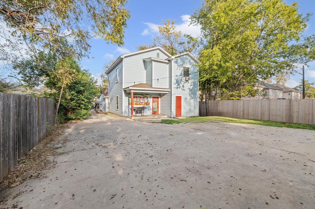 2007 South 7th Street Waco, TX 76706 - Photo 5 of 22 a view of a large white house with wooden fence