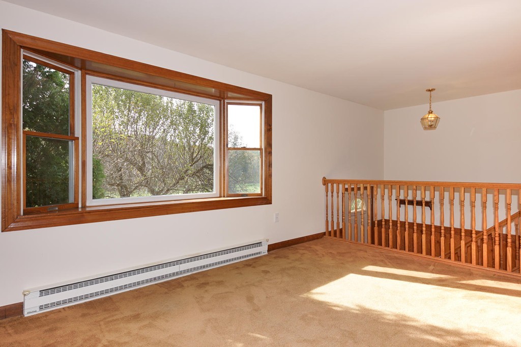 167 Forbush Mill Road Bolton, MA 01740 - Photo 4 of 26