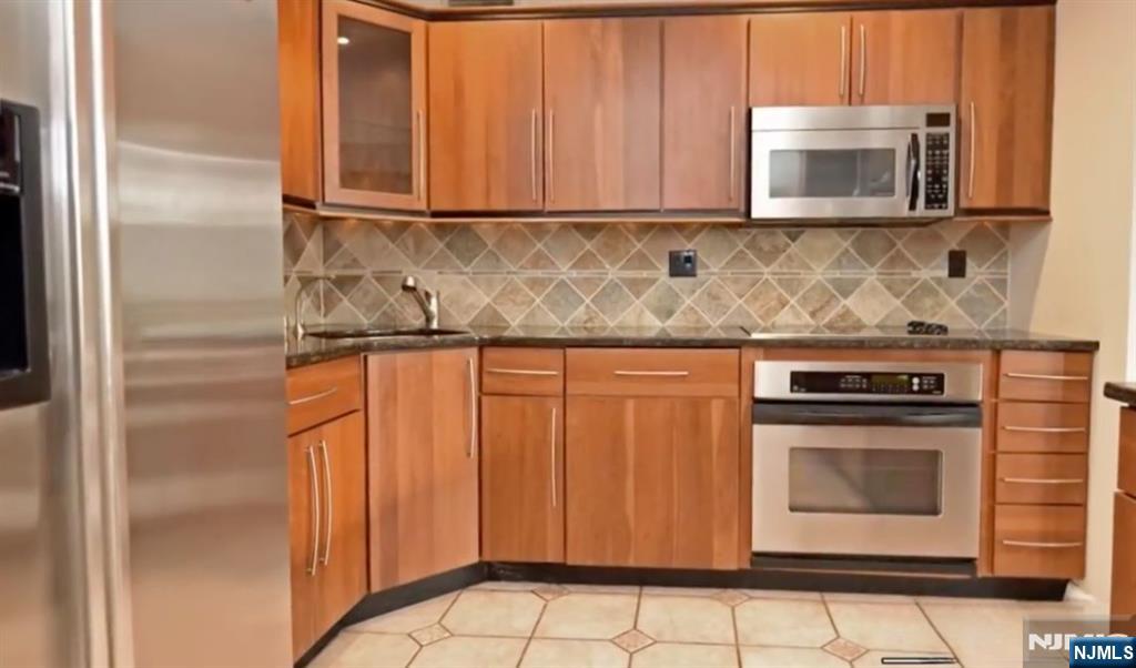 326 Prospect, Unit PHJ Hackensack, NJ 07601 - Photo 9 of 16 Gallery Image 9