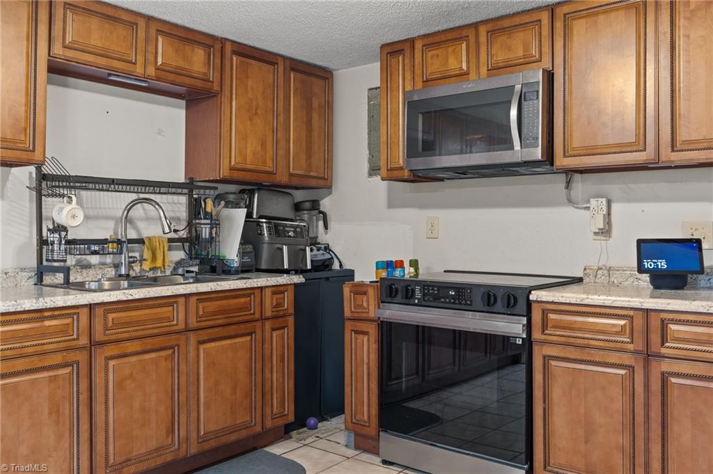 901 Decker Road Thomasville, NC 27360 - Photo 5 of 31