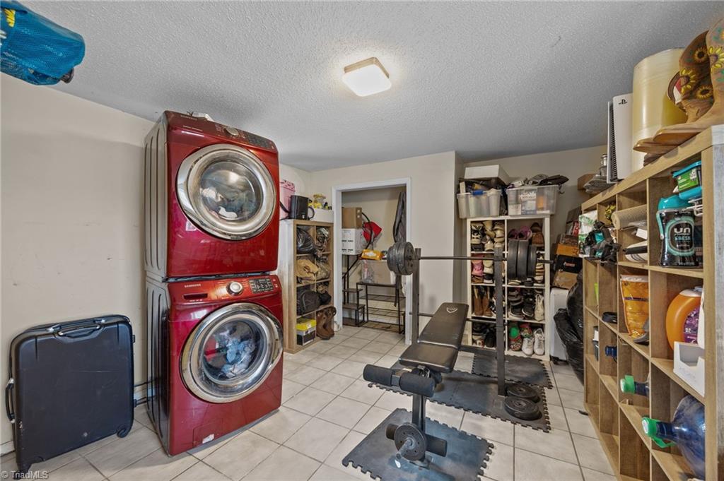 901 Decker Road Thomasville, NC 27360 - Photo 10 of 31