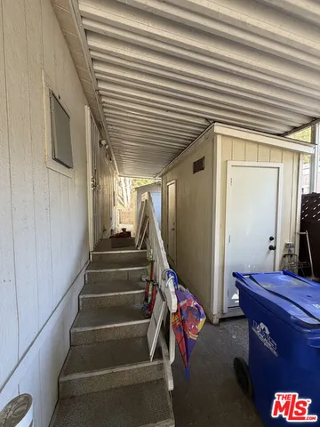 a view of entryway with a front door
