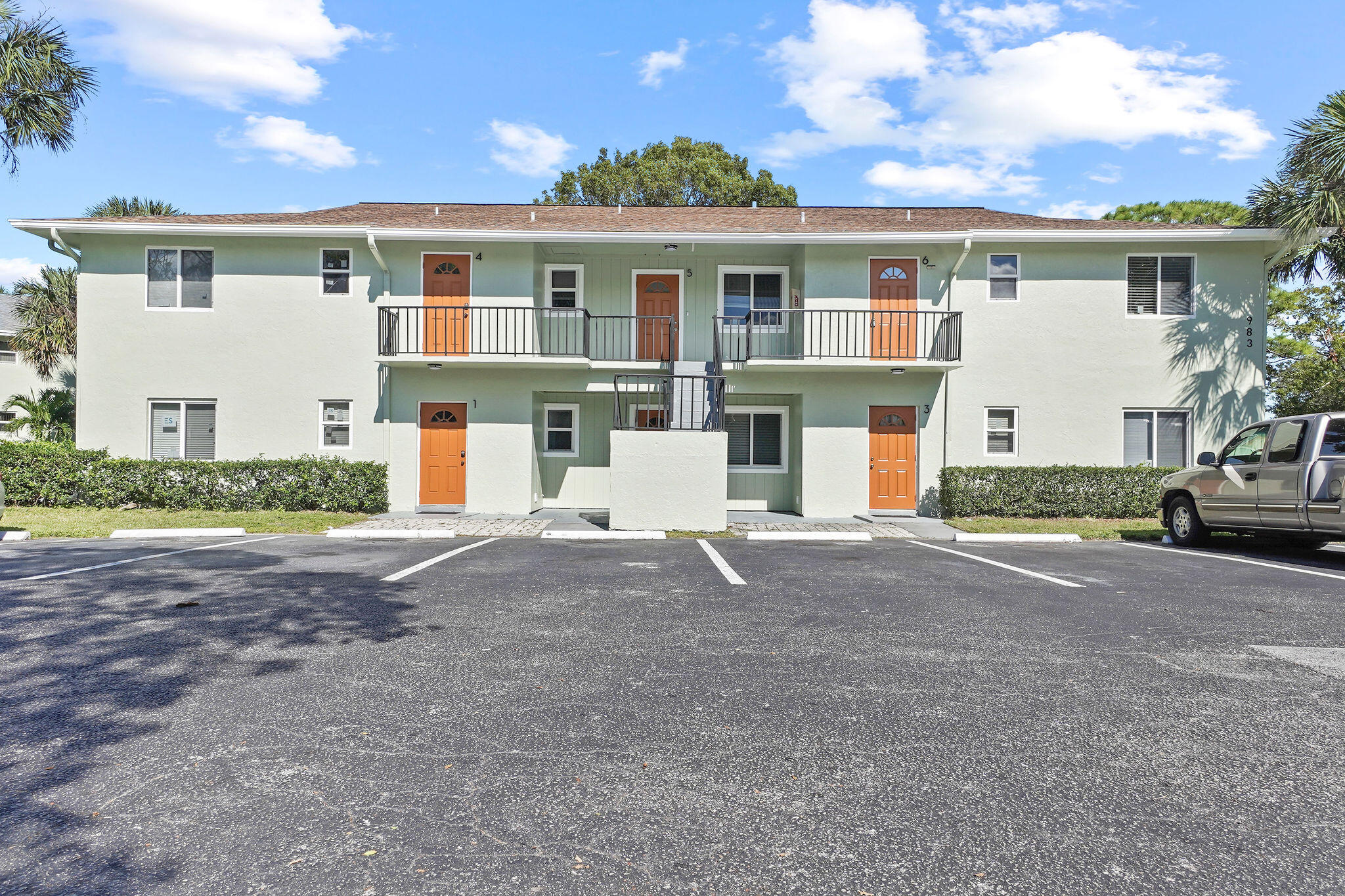 983 Northwest Spruce Ridge Drive, Unit 4 Stuart, FL 34994 - Photo 5 of 56 Primary