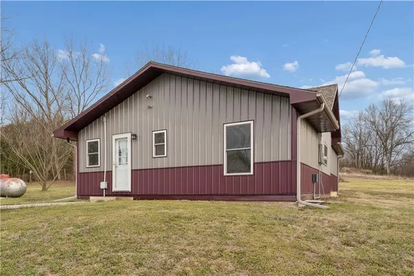 $285,000 | 13382 Northwest Oak Street, Amsterdam, MO 64723