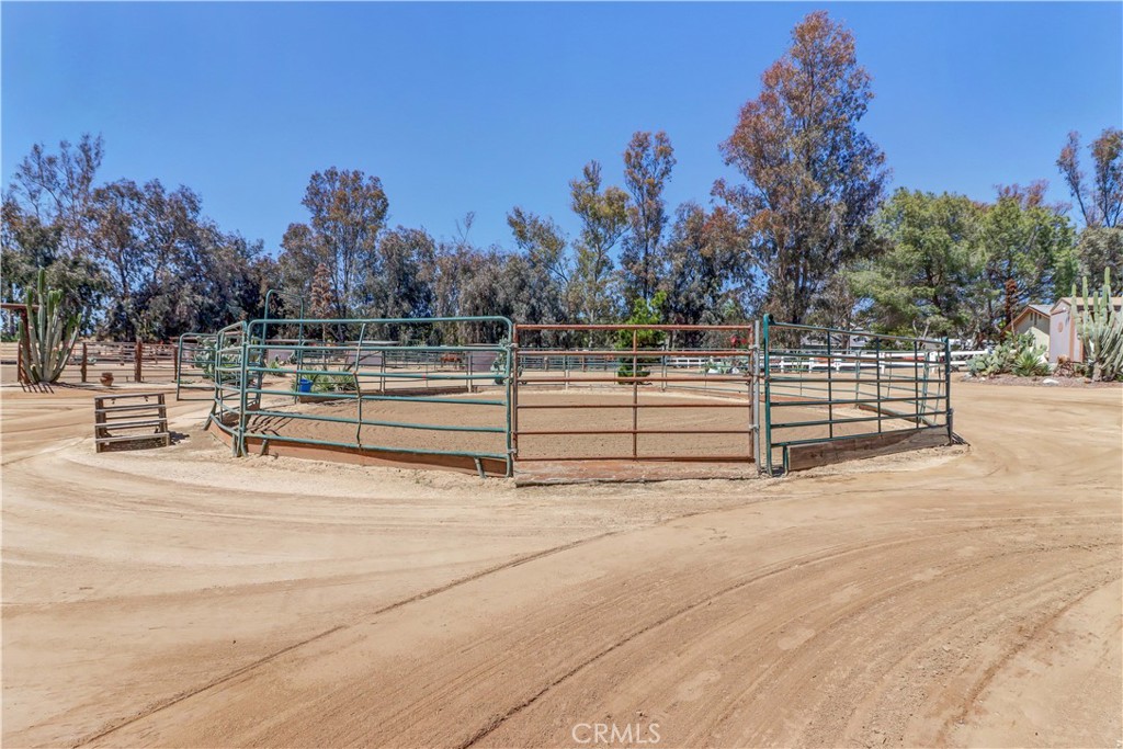 31895 Nicolas Road Temecula, CA 92591 - Photo 25 of 37 a view of a terrace