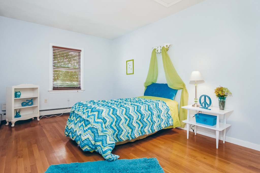 44 Hanson Road Newton, MA 02459 - Photo 13 of 21