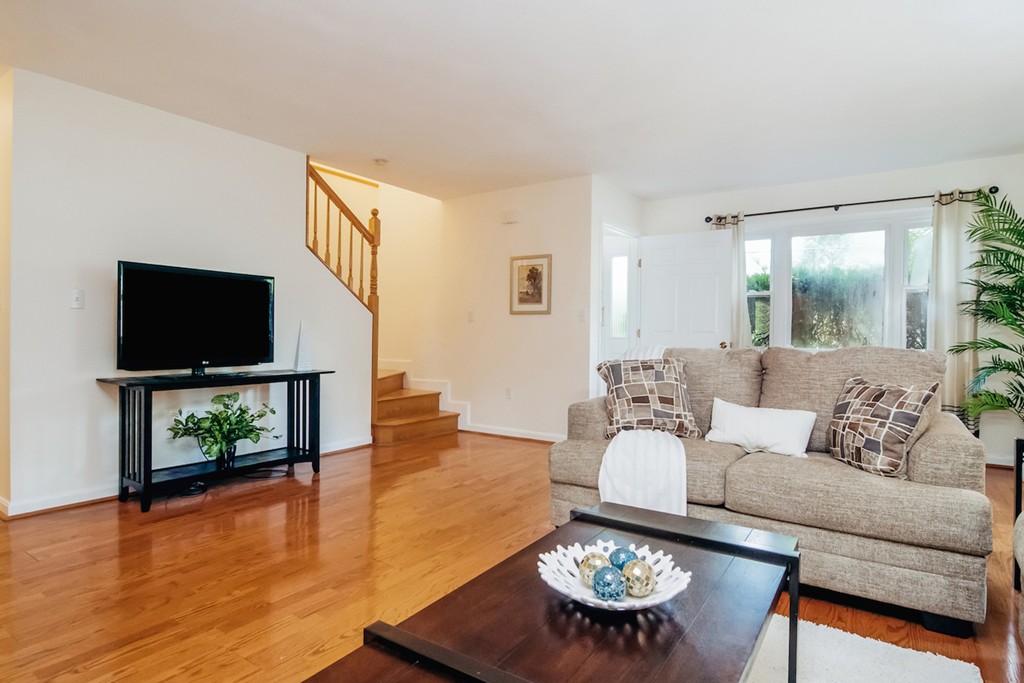 44 Hanson Road Newton, MA 02459 - Photo 4 of 21