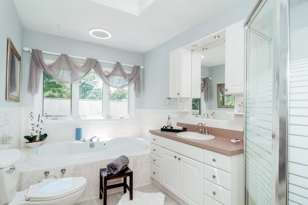 44 Hanson Road Newton, MA 02459 - Photo 10 of 21