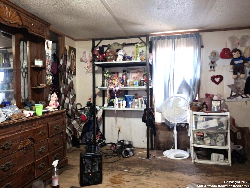 615 Viewpoint Drive Poteet, TX 78065 - Photo 3 of 9 a room with musical instruments