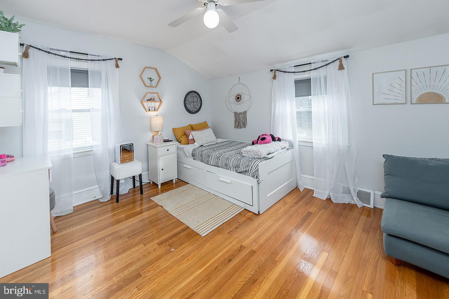 900 Glenroy Road Philadelphia, PA 19128 - Photo 23 of 34