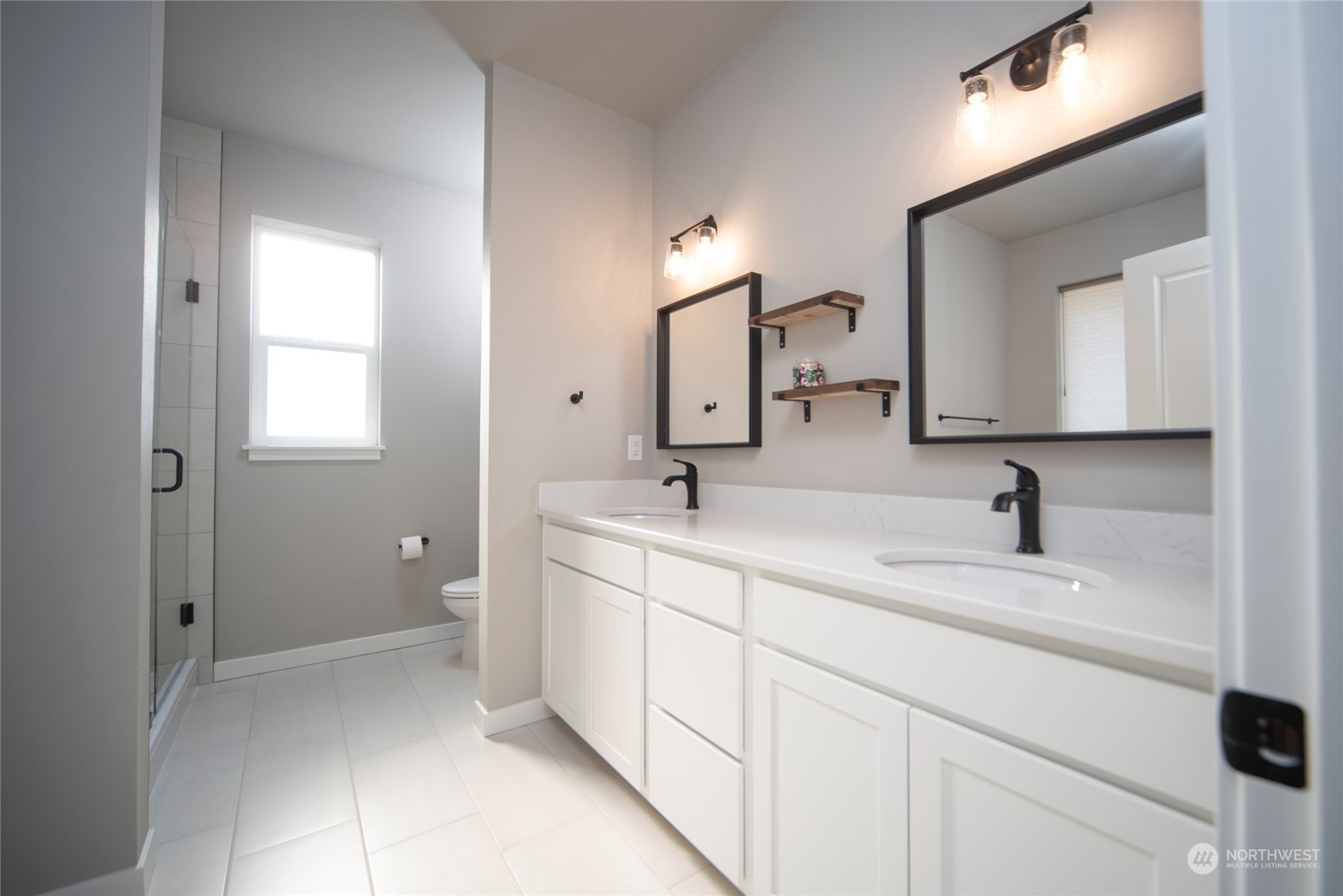 570 Green Canyon Road Ellensburg, WA 98926 - Photo 20 of 34 a en suite bathroom with 2 sink and a mirror