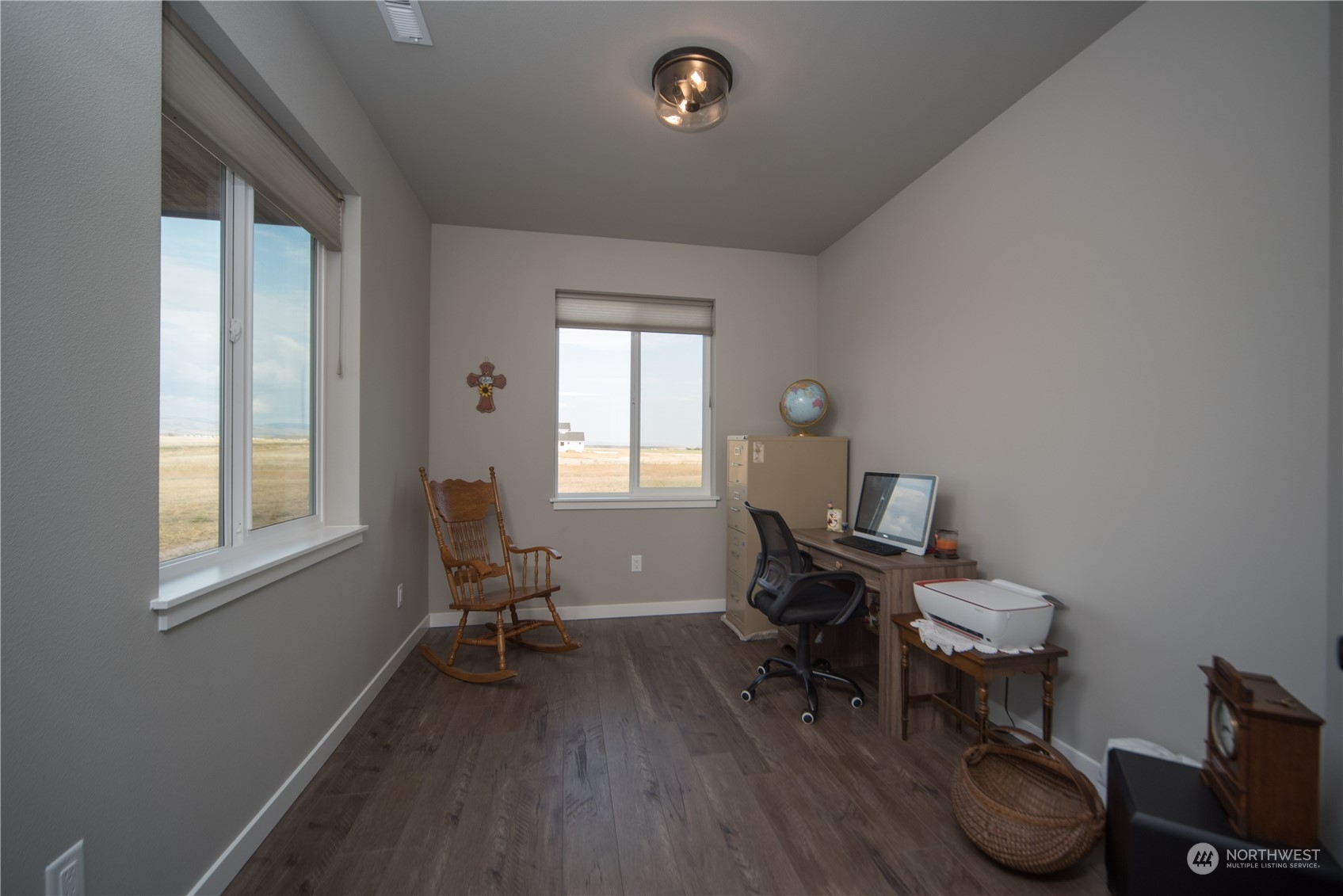 570 Green Canyon Road Ellensburg, WA 98926 - Photo 27 of 34 a view of a workspace with furniture and a window