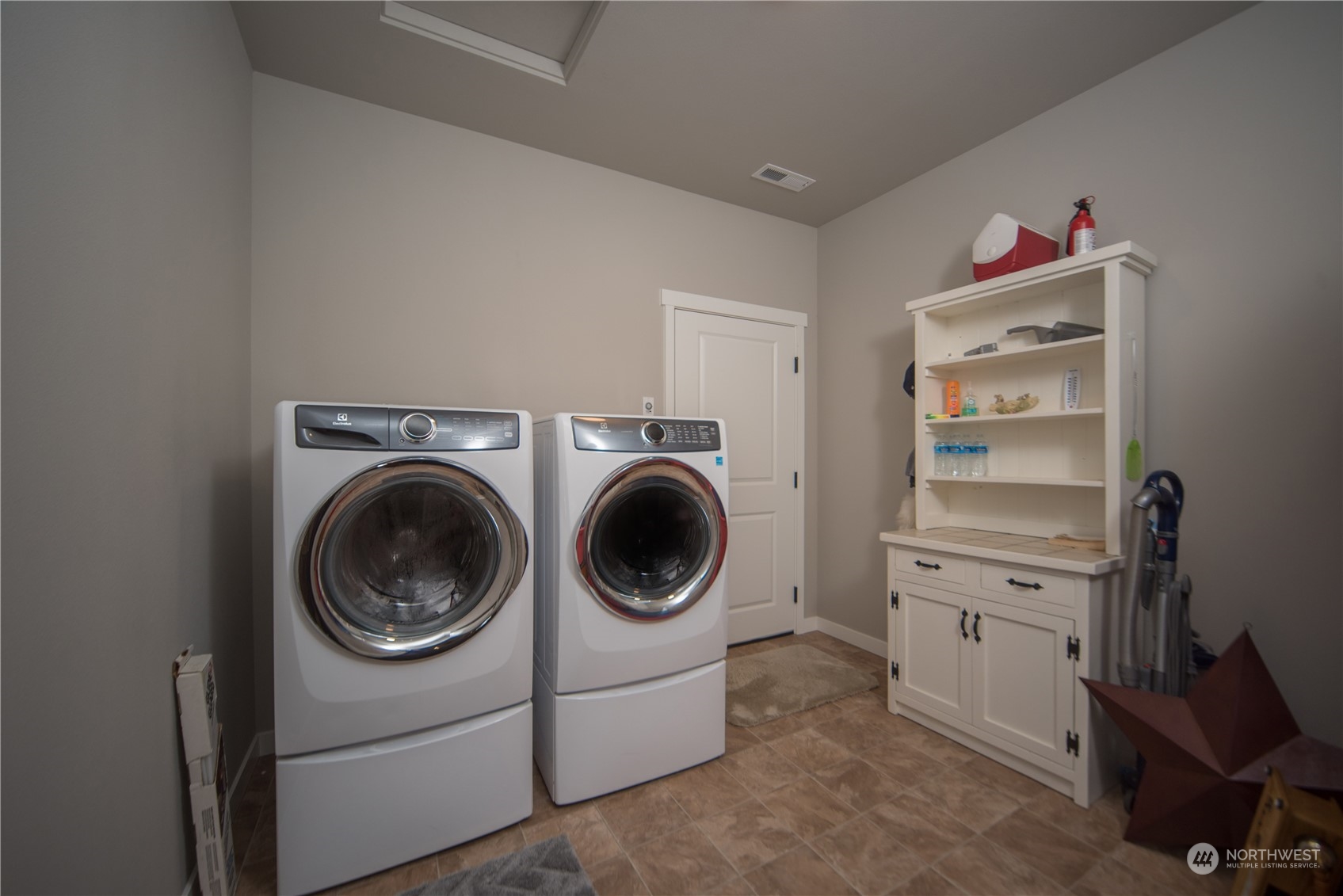 570 Green Canyon Road Ellensburg, WA 98926 - Photo 28 of 34 a utility room with sink dryer and washer