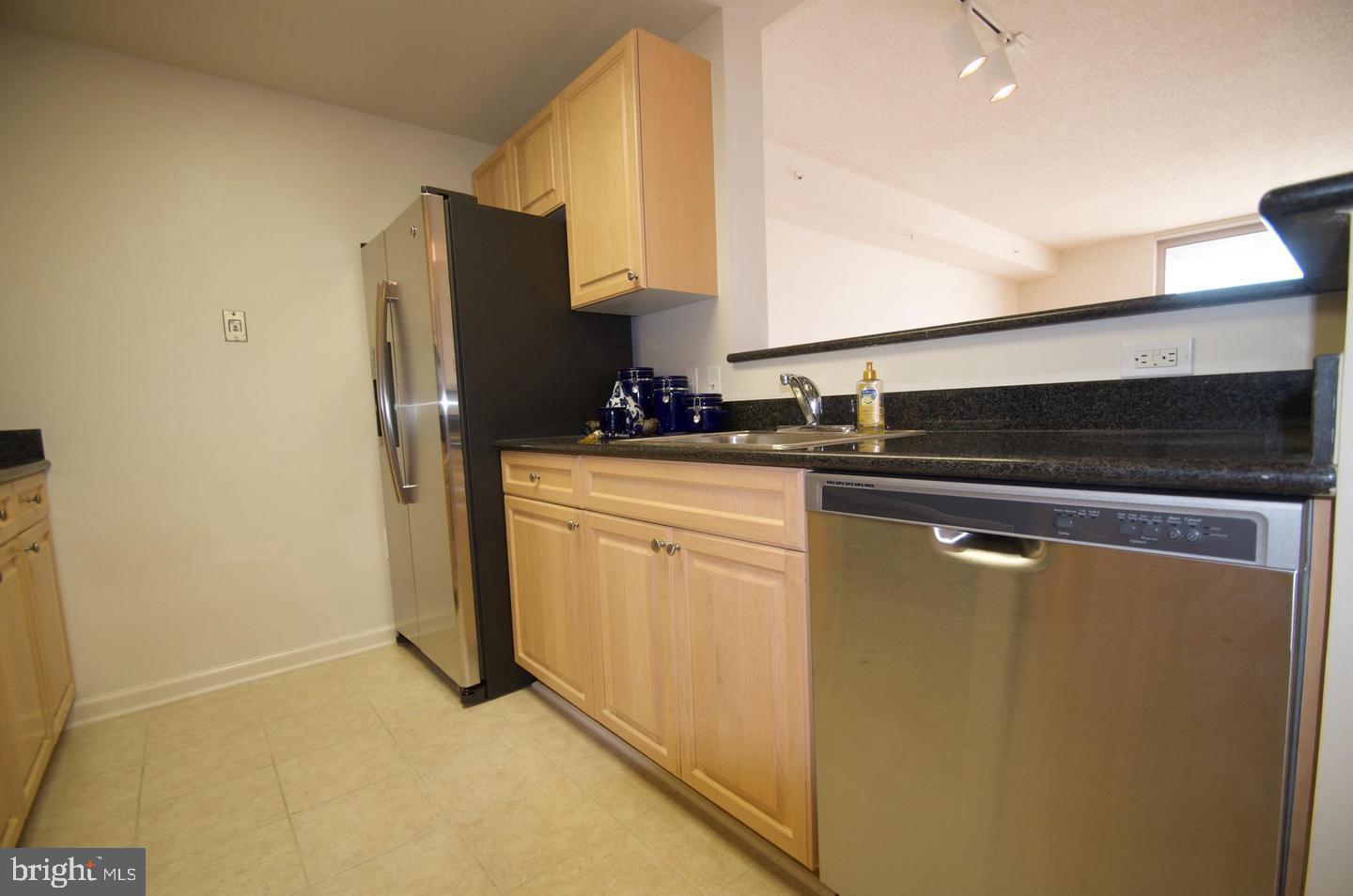 2726 Gallows Road, Unit 917 Vienna, VA 22180 - Photo 8 of 25 a kitchen with a refrigerator and a sink