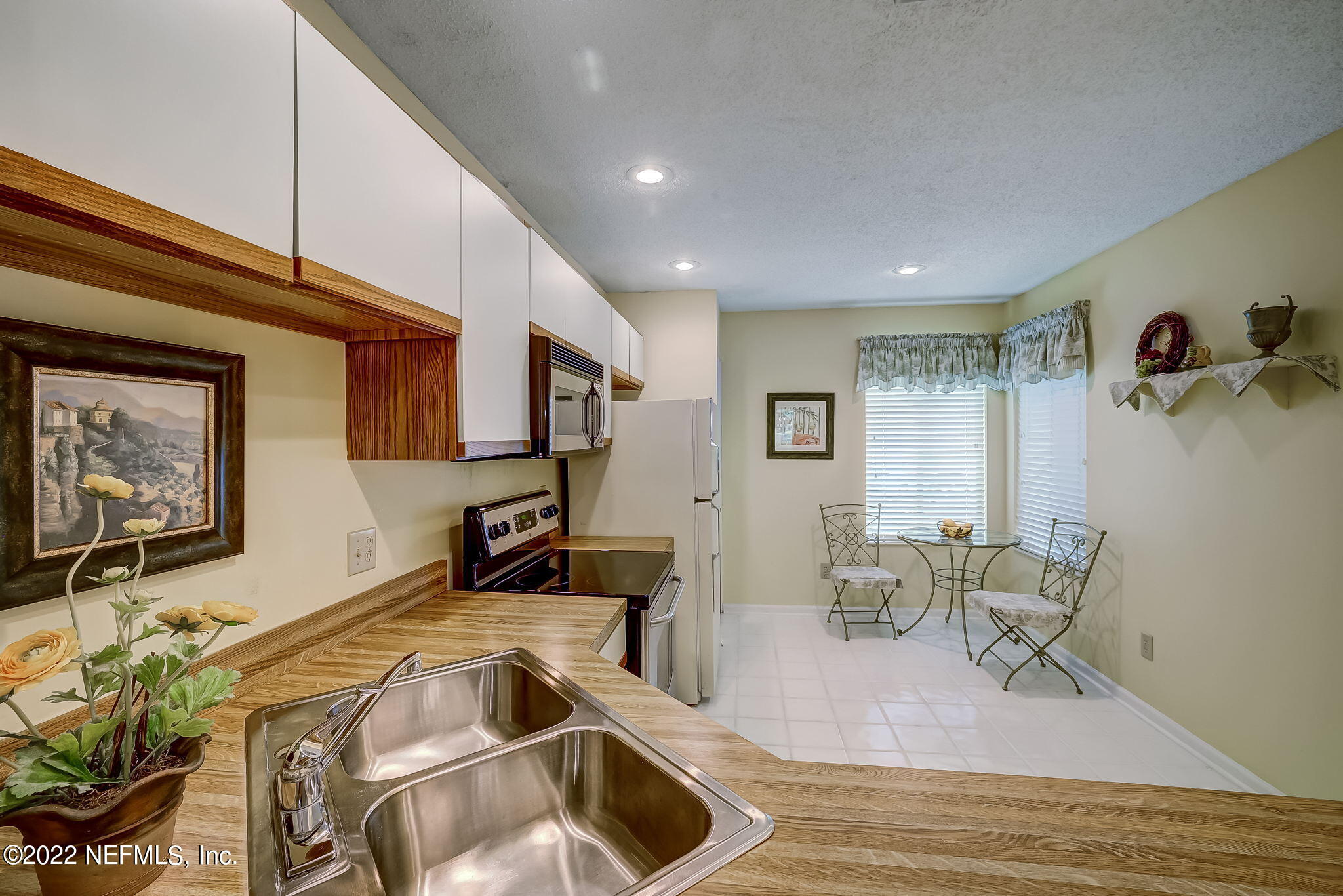 3801 Crown Point Road, Unit 1265 Jacksonville, FL 32257 - Photo 5 of 8 a view of a living room and kitchen