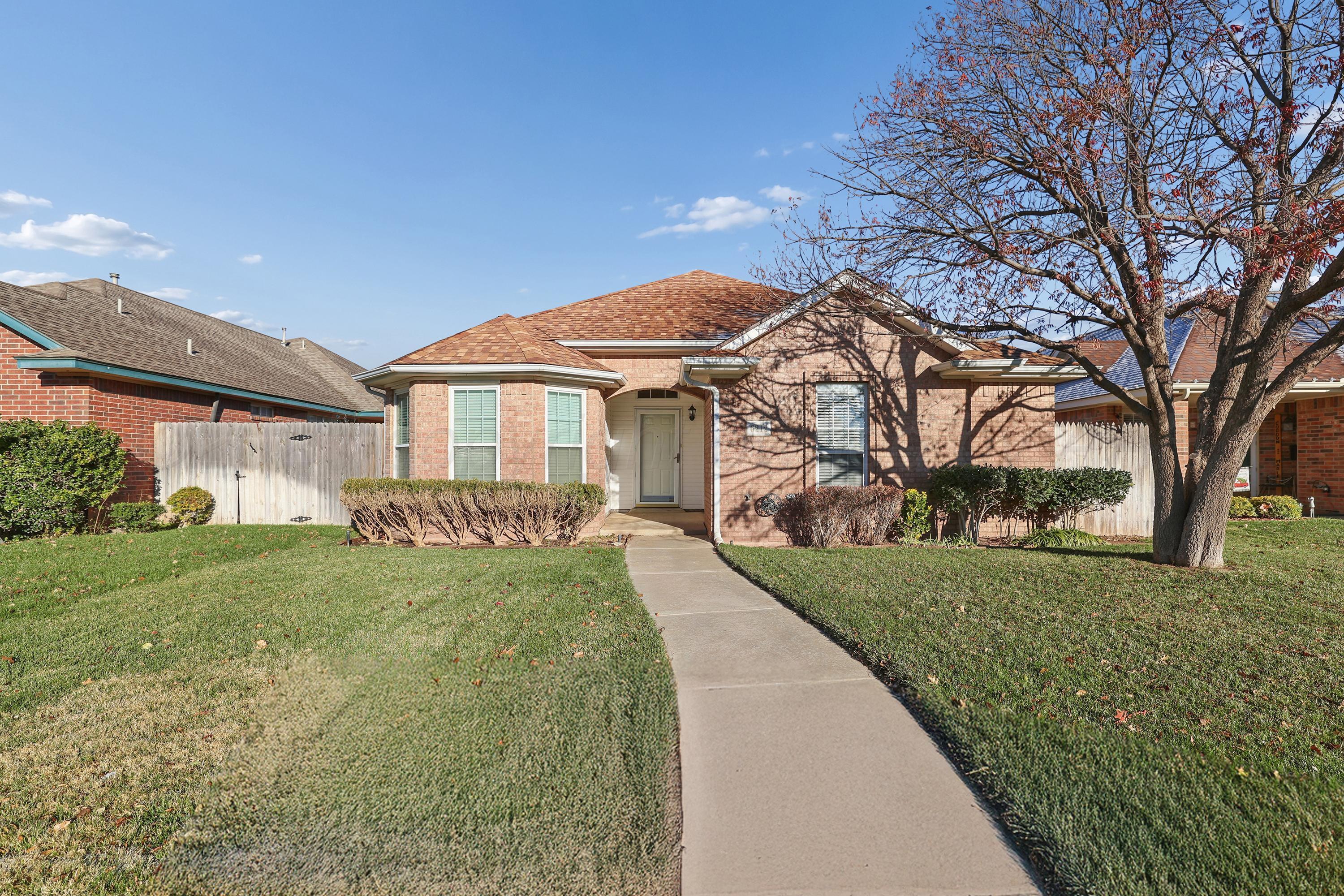 6212 Oakcrest Lane Amarillo, TX 79109 - Photo 2 of 33 a front view of a house with a yard