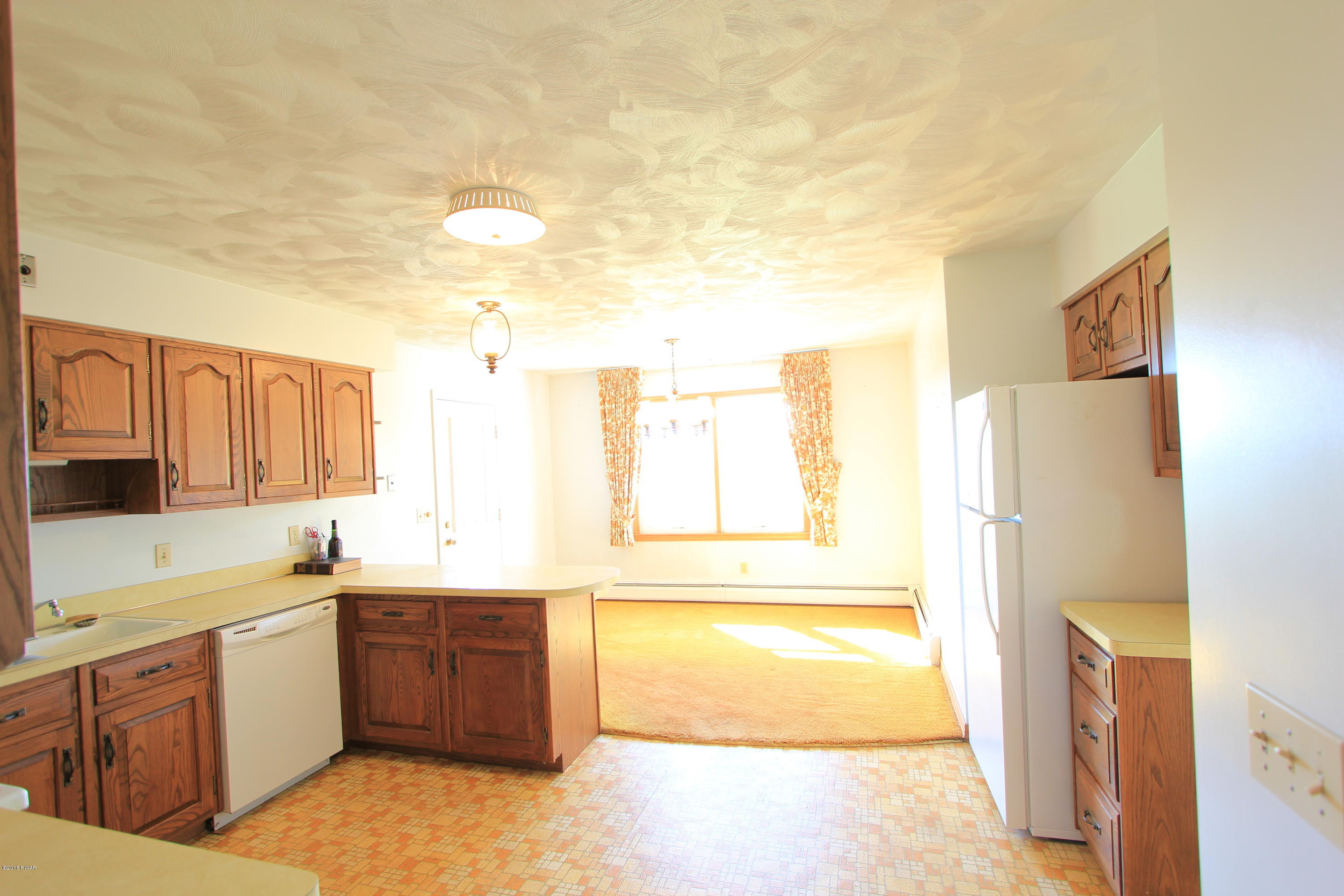 43 Bortree Road Moscow, PA 18444 - Photo 17 of 27 Kitchen & Dining