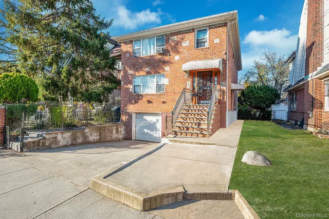 $1,999,000 | 150-07 85th Drive | Briarwood