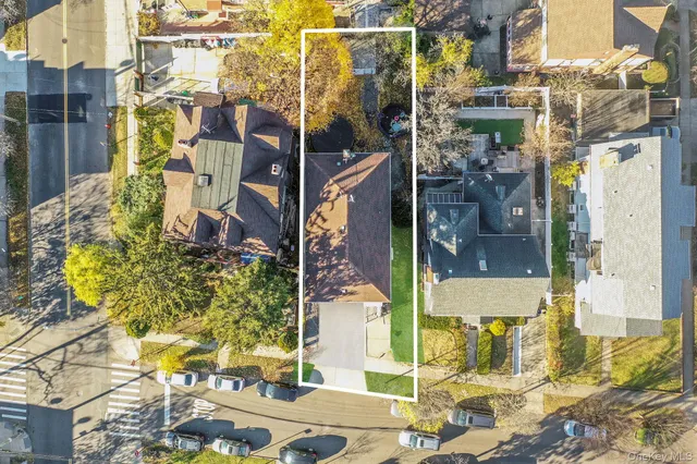 a picture of a bathroom