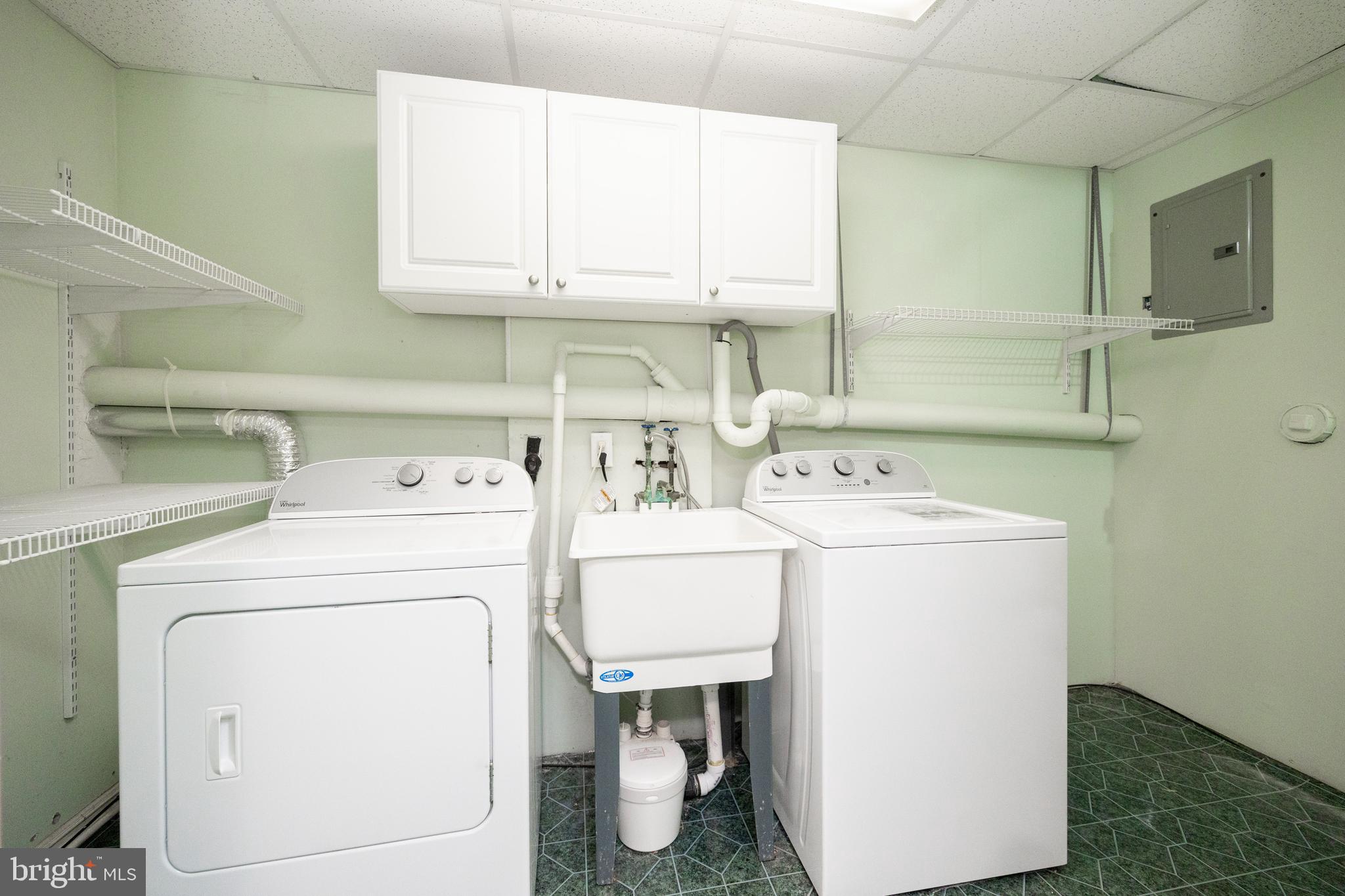 222 Springvalley Way Aston, PA 19014 - Photo 33 of 45 a utility room with dryer and washer