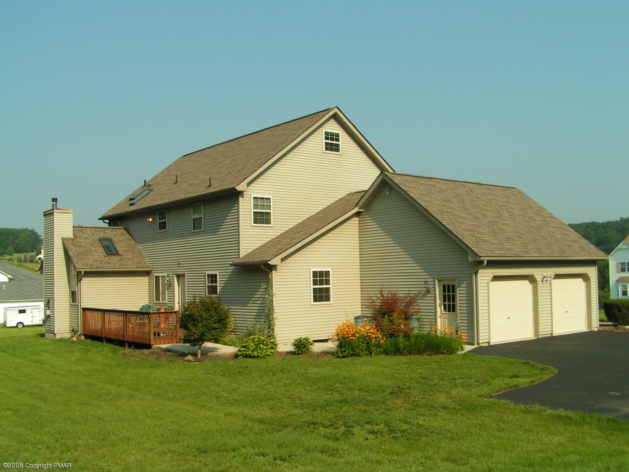 1824 Hill Road Effort, PA 18330 - Photo 4 of 13 back of home