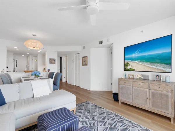 $6,000 | 2700 Ocean Drive, Unit 303, Vero Beach, FL 32963