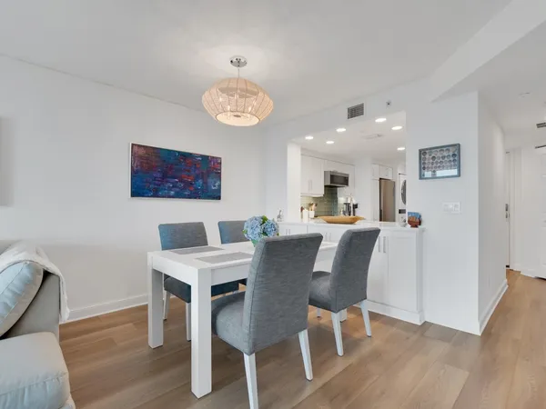 $6,000 | 2700 Ocean Drive, Unit 303, Vero Beach, FL 32963