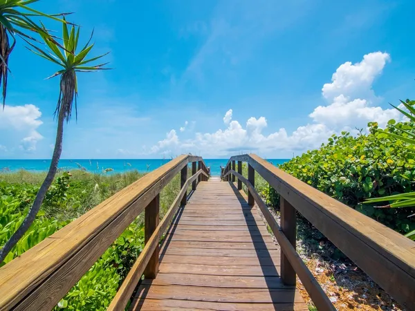 $6,000 | 2700 Ocean Drive, Unit 303, Vero Beach, FL 32963