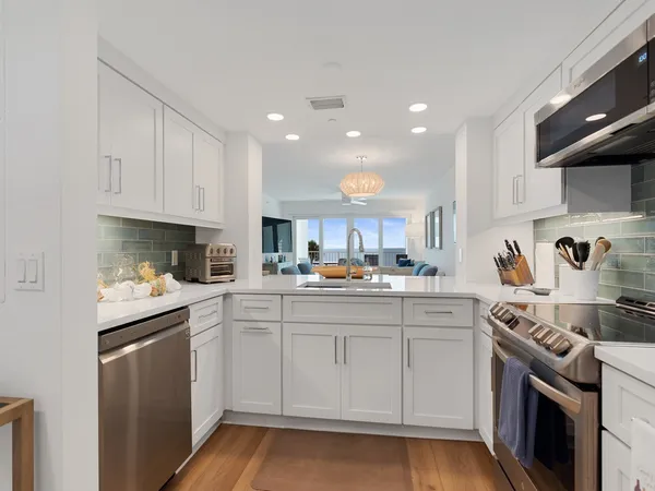 $6,000 | 2700 Ocean Drive, Unit 303, Vero Beach, FL 32963