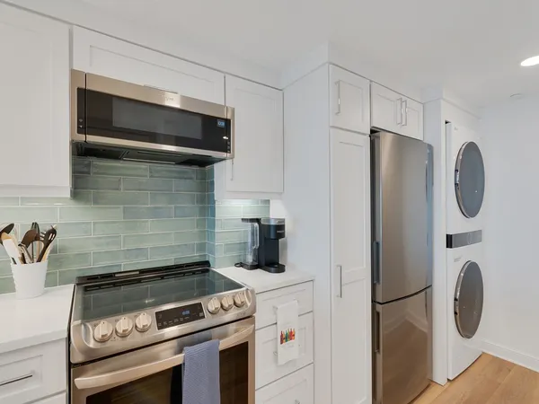 $6,000 | 2700 Ocean Drive, Unit 303, Vero Beach, FL 32963