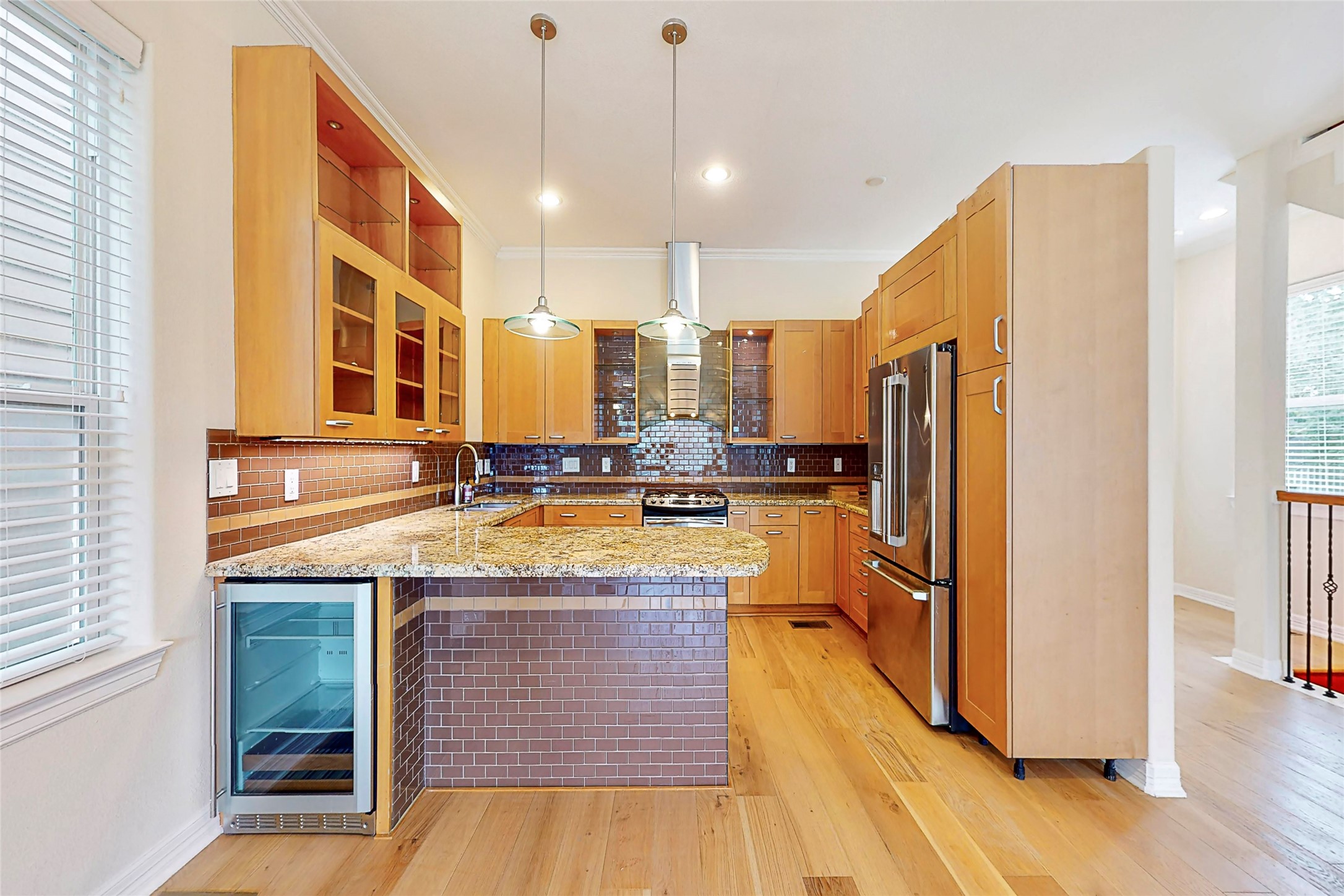 2104 State Street Houston, TX 77007 - Photo 10 of 41 Well equipped and open kitchen.
