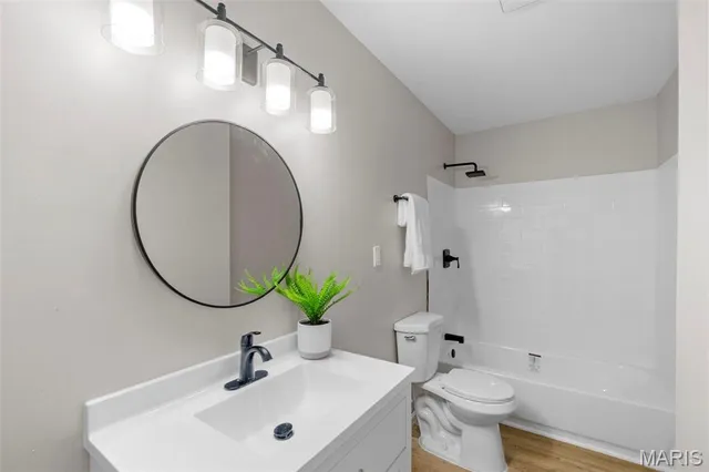 $370,000 | 4230 Connecticut Street, St. Louis, MO 63116