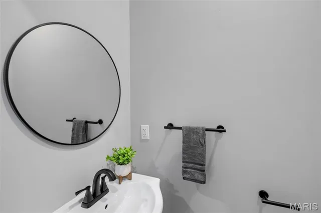 $370,000 | 4230 Connecticut Street, St. Louis, MO 63116